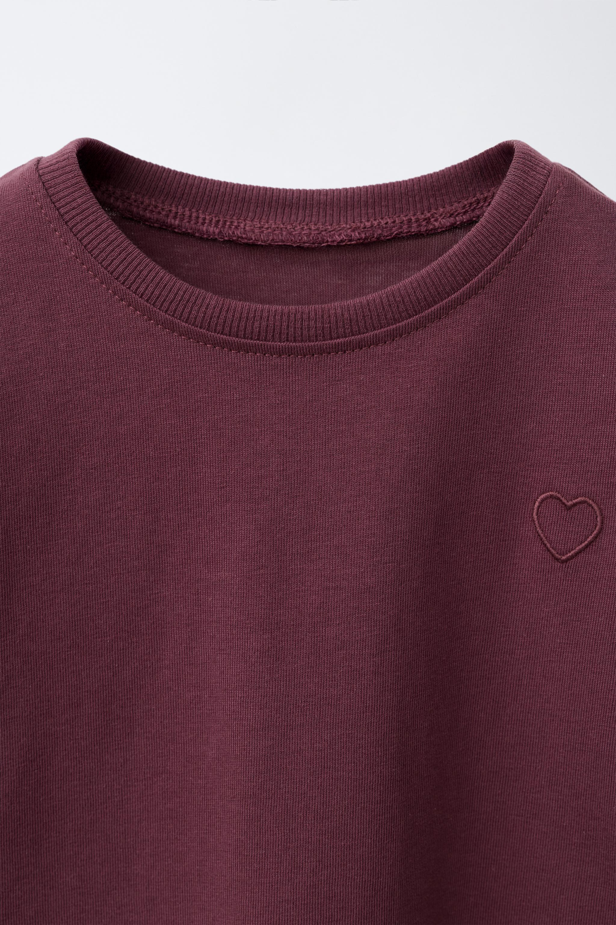 BASIC EMBROIDERED HEART T-SHIRT